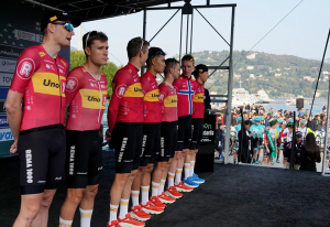 Uno-X и Cofidis идут "ноздря в ноздрю" на пути к финишной прямой в битве за WorldTour