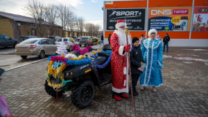Вело Дед Мороз уже на подъезде к городу